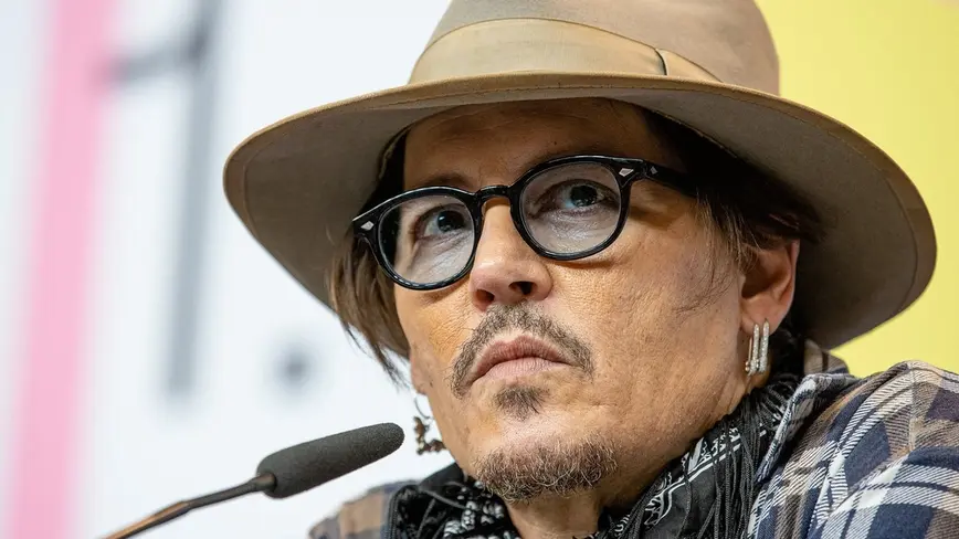 Johny Depp na tiskové konferenci, ilustrační foto k článku